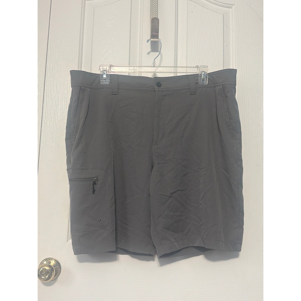Magellan Outdoors Fish Gear Gray Water Repellent Cargo Shorts Mens 42 SGMGMF5704